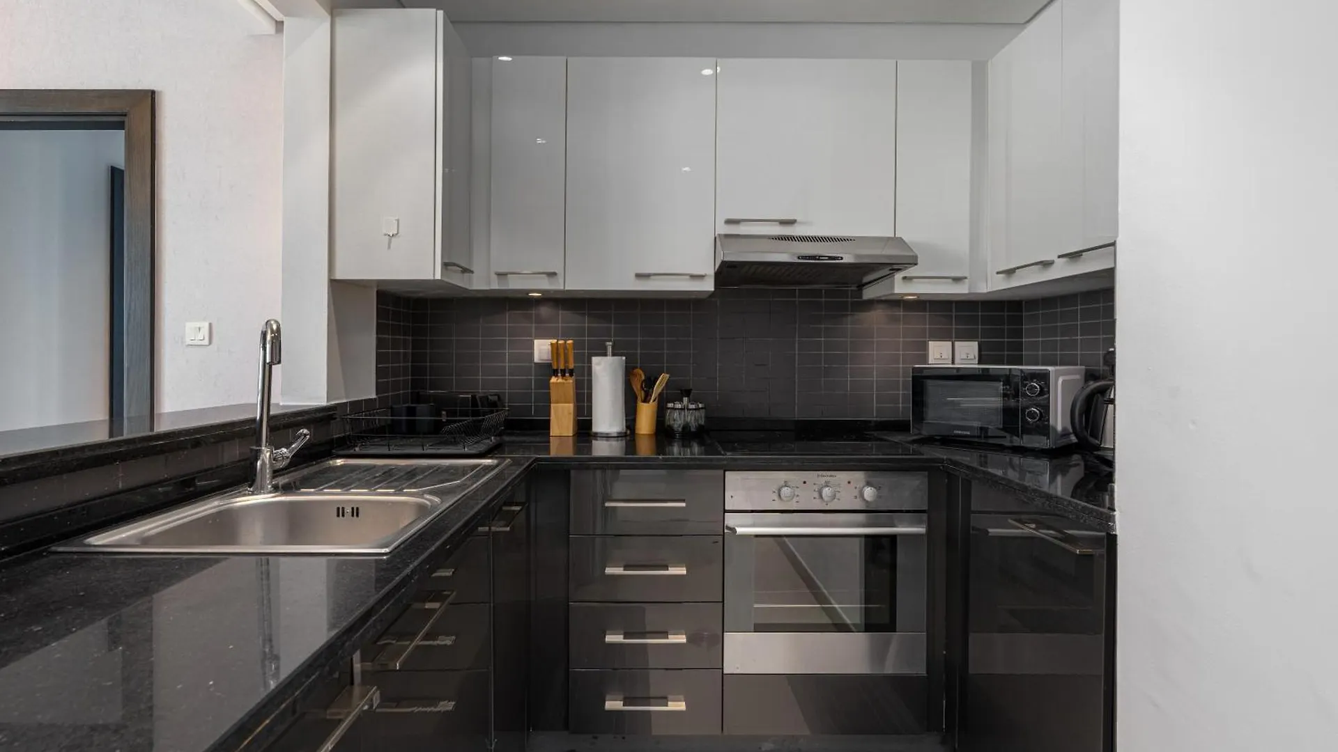 Silverene Towers Dubai Marina - By Home Of Choice 0*,